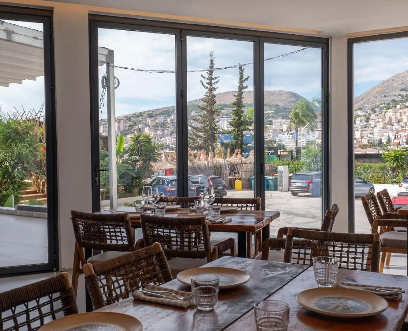 Grand Hotel Saranda 4*, Sarande
